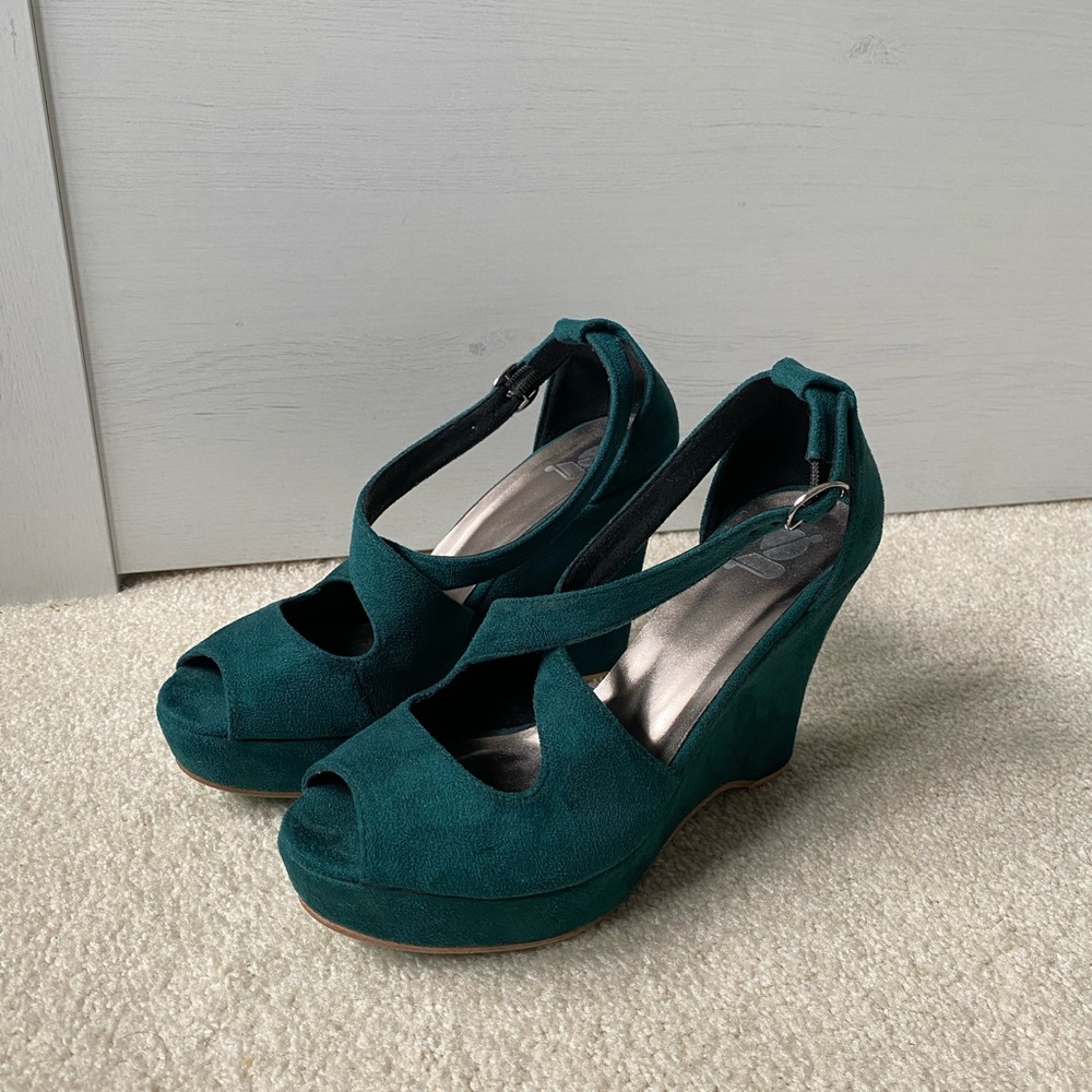 **BRAND NEW WEDGES HEELS**